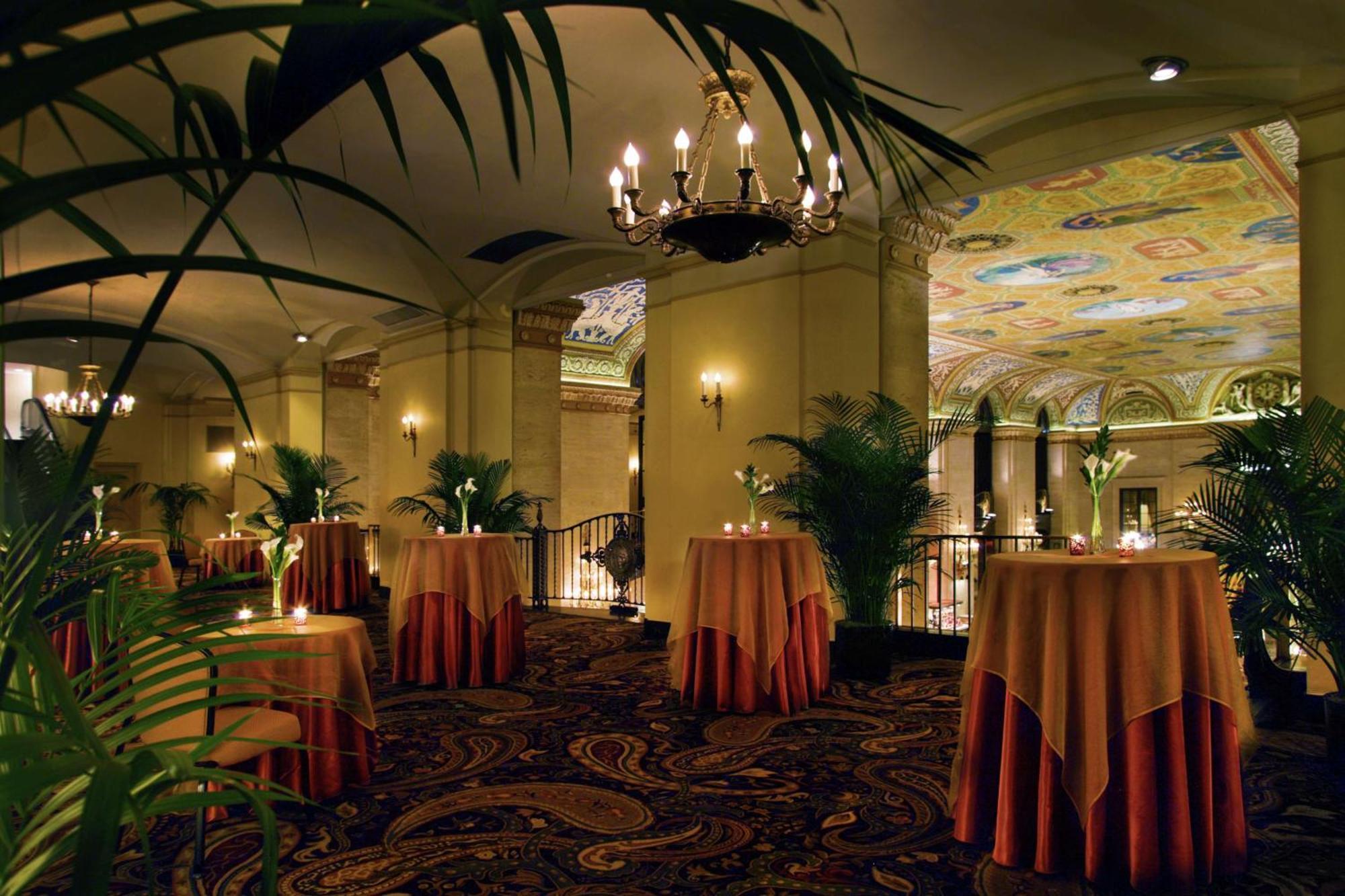 The Palmer House Hilton Chicago Exterior photo